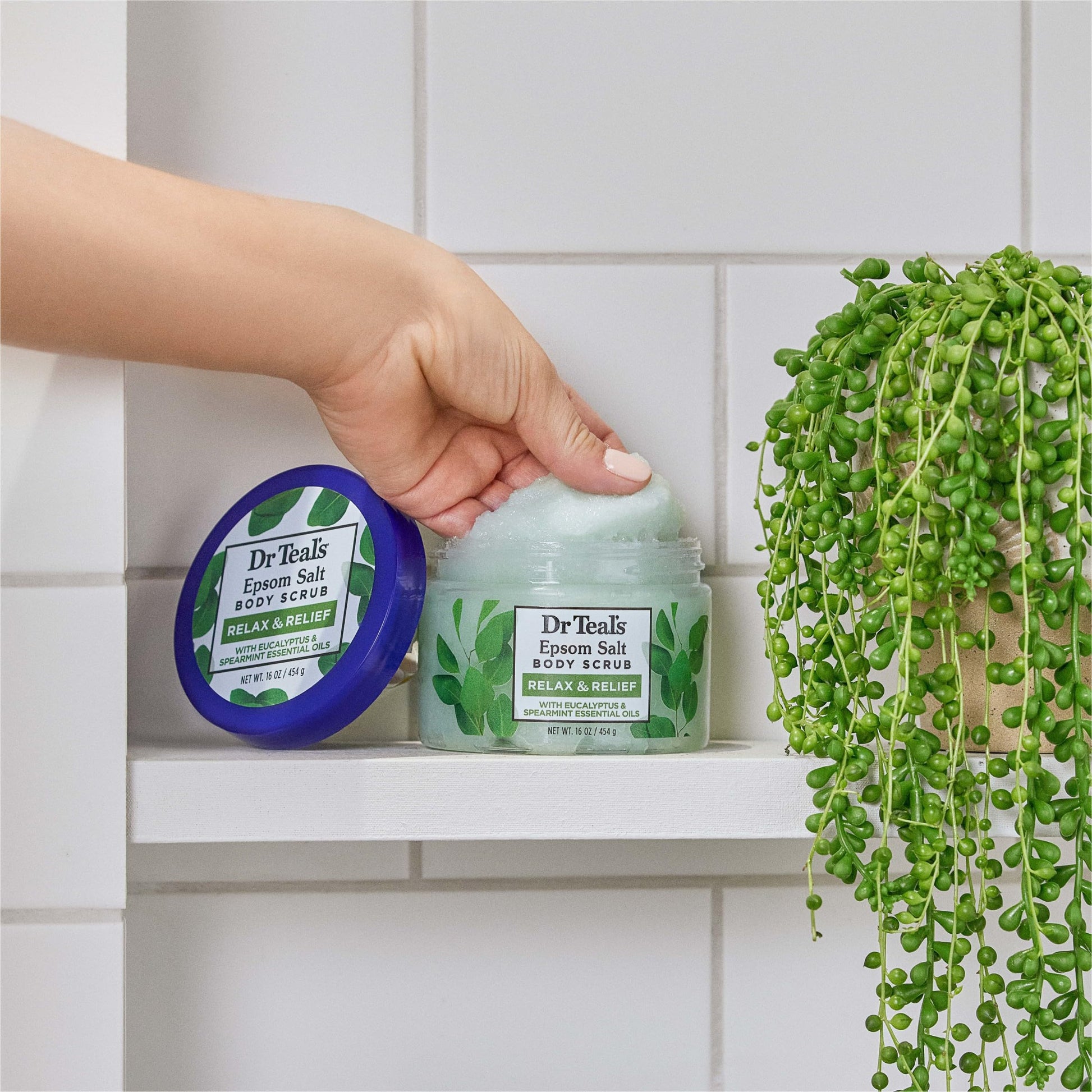 Dr Teal's - Exfoliante corporal de sal pura de Epsom, Relax & Relief con aceites esenciales de eucalipto y menta verde, 16 onzas (paquete de 3)