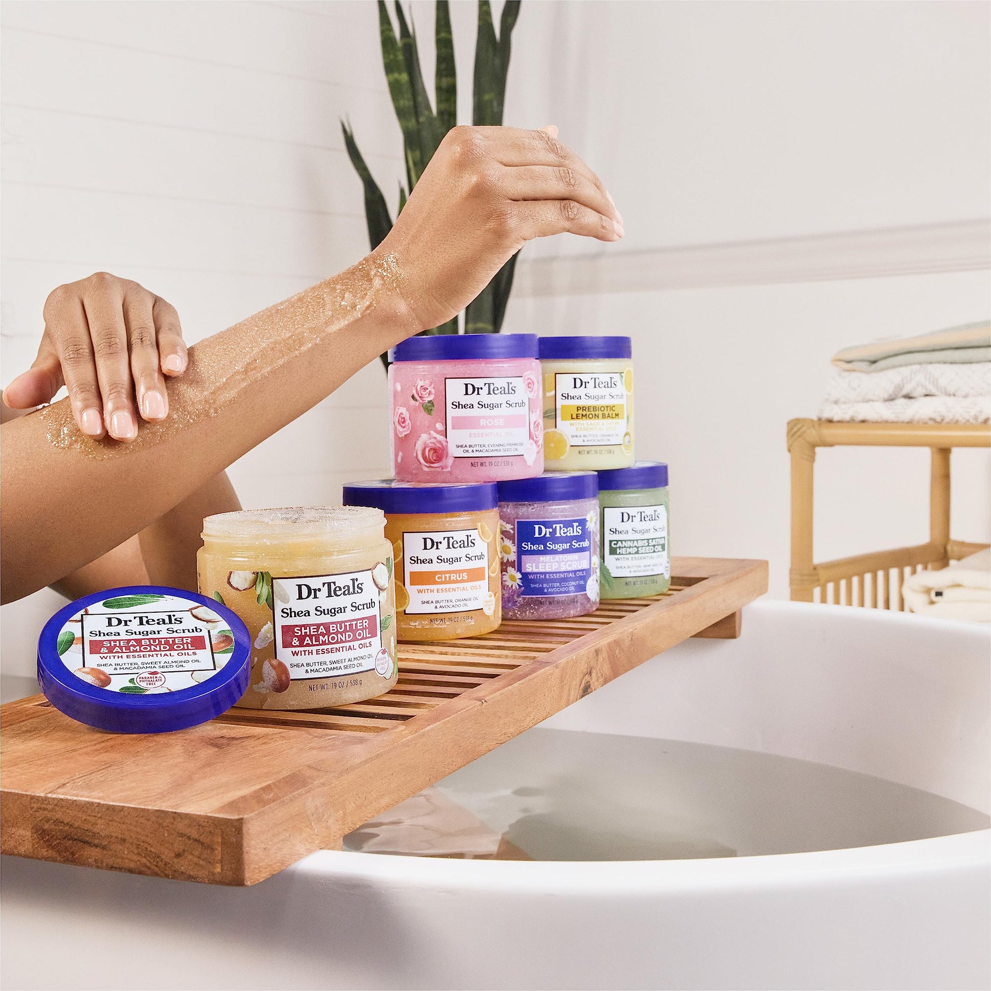 Dr Teal's - Exfoliante para dormir con azúcar de karité, con melatonina, lavanda y aceites esenciales, 19 onzas (paquete de 3)